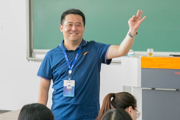 图为网博职业素养讲座现场。记者 柏硕 摄