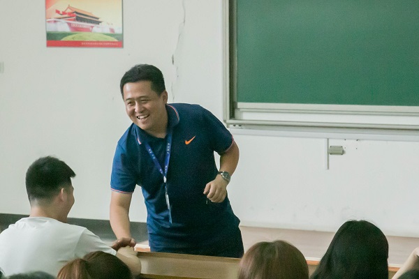 图为网博职业素养讲座现场。记者 柏硕 摄